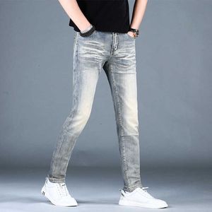 Printemps 2023 Jeans masculins minces pour hommes pour édition coréenne élastique élastique polyvalente slim slim small pieds pantalons hommes