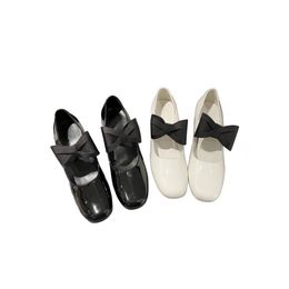 Primavera 2024, nuevos zapatos individuales con fragancia pequeña y lazo de Hada, zapatos Mary Jane de tacón grueso para mujer, zapatos de tacón alto de charol blanco