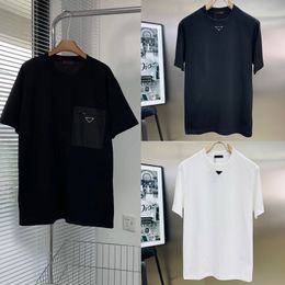 Printemps 2024 Show Summer Mens Designer Vacances Voyage T-shirts à manches courtes Homme Tee Re-Nylon Émaillé Métal Triangle Coton Jersey T-shirt
