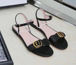 Lente en herfst 2021 nieuwe vrouwen meisjes sandalen platte schoenen strand zwart wit gouden mode klassieke heet