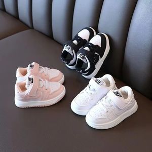 lente en herfst baby-boardschoenen zachte zolen antislip jongens sportschoenen klassieke meisjes leren 240314