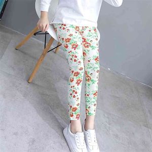 Primavera y otoño Casual Flower Allover Leggings para Kid Girl Medias florales 210528