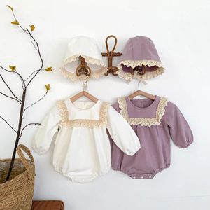 Frühling und Herbst Koreanische Baby Mädchen Body Baumwolle Spitze Breite Feste Lange ärmeln Baby Mädchen Enges Kleid mit Hut neugeborenes Mädchen Kleid 240116