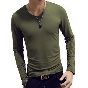 Camiseta de manga larga para hombre de primavera y otoño, cuello redondo, parte superior de color sólido, capa inferior, cuello en V delgado coreano