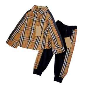 Lente en herfst nieuwe hoogwaardige kinderpak alfabet plaid ontwerper b8 lange mouwen shirt plaid zoom broek casual kinderkleren #90 cm-140 cm