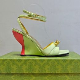 Plateforme de chaussures fraîches d'été de printemps et d'automne Talage haut de talons hauts de 5,5 cm Slope avec chaussures pour femmes Chaussures de service de mariage de qualité en cuir