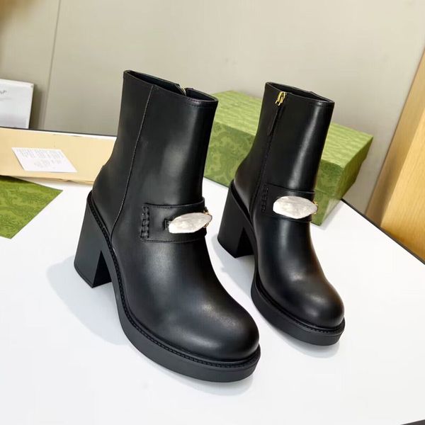 Mujeres de primavera y otoño Fashion Botas cortas Diseñador de moda Boot de tacón grueso botín Negro Hermoso trabajo Martin Bootss