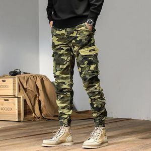 Primavera y otoño para hombres tendencias jóvenes tendencia de moda casual diaria de camuflaje al aire libre camuflaje múltiples pantalones largos 240409