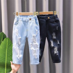 Lente en zomer herfst baby / peuter mode gescheurde jeans bodems voor boy girl kinderkleding 210528