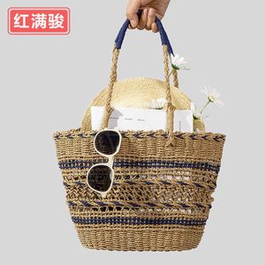 Lente en zomer uitgeholde grasgeweven tassen voor vrouwelijke niche, contrasterende kleuren, groentemanden voor strandvakantie, handtassen, geweven tassen 240402