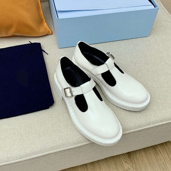 Printemps et été Nouveau inférieur Bottle Lefu Couleur de tête ronde Round Celon avec un véritable cuir creux Mary Jane Chaussures pour femmes Soles épaisses