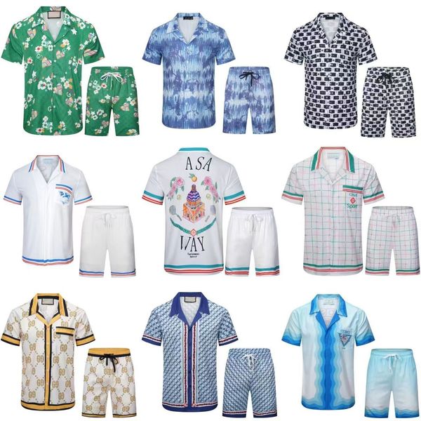 Primavera y verano nuevo patrón digital con estampado de letras camisa de manga corta pantalones de playa camisa de solapa de media manga para hombres conjunto de pantalones cortos sueltos y versátiles