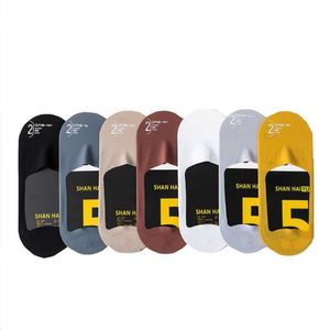 Printemps et été Nouveaux hommes Ice Silk Anti-Slip Hot Stamping Chaussettes pour hommes Chaussettes invisibles Summer Nylon Seamless Men's Japanese Clas X0710