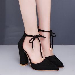 Printemps et été nouvelle mode pointue grande taille en daim à talons hauts à lacets femmes sandales talon épais Baotou chaussures simples 210409