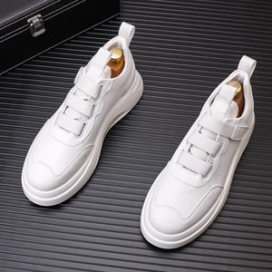 Printemps et été petites chaussures blanches coussin d'air haute aide semelle épaisse tous les sports de mode chaussures de planche décontractées Zapatos Hombre a18