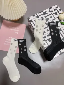 Lente en zomer dunne bamboe katoenen sokken letters offset European Diamond Classic Style Tube Socks Female Ins Online Influencer sieraden Disco Jumping Sock