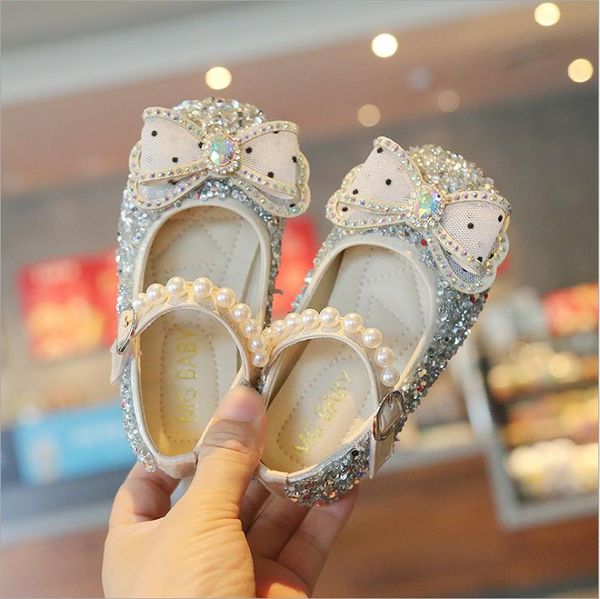 Printemps Autumn Baby Girls Chaussures Crystal Bow Patent Cuir Princesse Chaussures Bling Bling Glitter Kids Shoes First Walkers