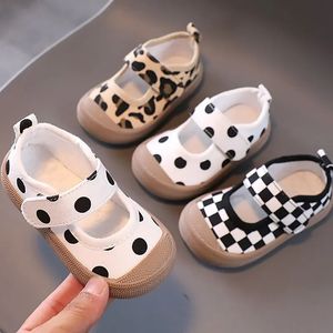 Spring herfst babymeisjes schoenen kinderen voor kleine eerste wandelaars meisje flats peuter sneakers 240426