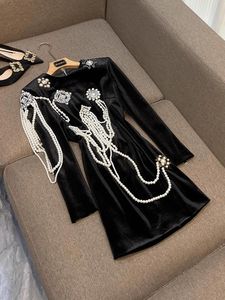 Printemps automne noir couleur unie perles robe en velours à manches longues col rond strass robes courtes décontractées O4J272593