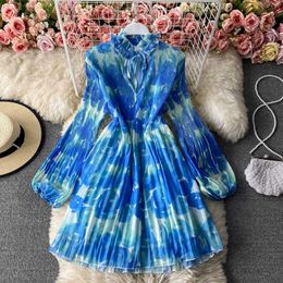 Lente herfst blauw gedrukt geplooid chiffon mini jurk vrouwen elegante ruche kraag bladerdeeg lange mouw gedrapeerd chiffon beach vestidos y0603