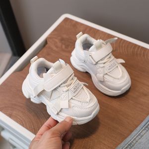 Chaussures de tennis blanches printemps à semelles souples à enfiler pour bébés baskets pour enfants garçons filles chaussures de sport mode 2024 baskets d'extérieur chaussures décontractées pour enfants taille 22-30