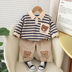 Primavera Otoño Niños Bebés Ropa Infantil Tiras Oso de dibujos animados Camiseta Pantalones 2 Unidsset Niño Moda Paño Niños Chándales 240328