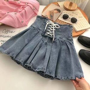 Spring automne filles jupe plissée bébé jupe en denim enfants skort enfants mode bas de taille extensible lacet 3-14y 240506