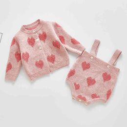 Spring Automne Bébé Baby Girls Knit Manches longue Manches Longues Coeur Coeur + Bretelles Rompes Vêtements Ensembles de vêtements Enfants garçon costume Vêtements 210429