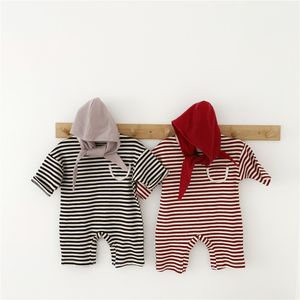 Lente herfst baby kinderen gestreepte lange mouw rompertjes met cap baby jongens meisjes puur katoen casual jumpsuits 210508