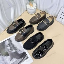 Primavera otoño niños mocasines con letras círculo mocasines con hebilla de metal para niños niñas zapatos casuales de flores viejas zapatillas de deporte bebés niños pequeños mocasines vestido zapato de fiesta de boda