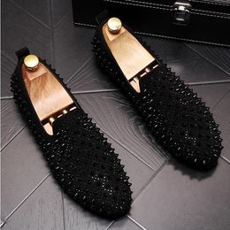 Lente / herfst mannen loafer schoenen slip op designer klinknagels luxe slip-on heren loafers schoenen punk stijl mode
