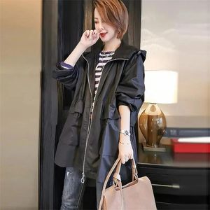 Spring herfst MIDI Windscheper Outerwear Koreaanse mode Casual Loose Dames Hooded Trench Coat Plus Size Tooling Style Jacket L220812