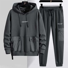 Printemps Automne Multi-Poches Plus Taille Survêtement Hommes Streetwear Noir Gris Pull À Capuche + Pantalon 2 Pièces Ensemble Hommes Costumes De Sport 211103