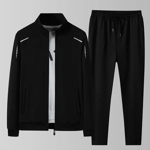 Sweat-shirt de Spring Automne Sweat-shirt pantalon pour hommes Set Two Piect Black Tracksuis Hip Hop Streetwear Running Sport Clothes 240430