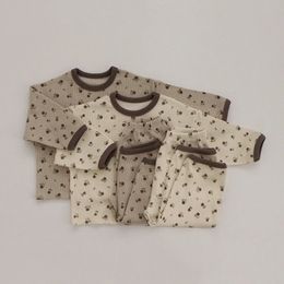 Conjunto de pijama para bebé de primavera, trajes florales para niñas con gofres, ropa para dormir para niños pequeños, traje de pijama infantil 240325