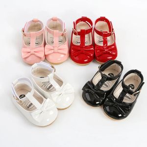 Chaussures de bébé printemps pu en cuir né garçons filles premier promeneurs Princesse Bowknot Prewalker 240425