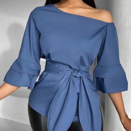 Spring Casual Flared Sleeve CommuTing Shirt Dames Loose vaste kleur pullover Fashion Diagonal Neck Bight Tie Up Top Blouses 240411