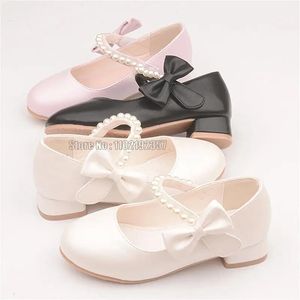 Leer kinderen Leer witte boogmeisjes Hoge hakken Princess Fashion Simple Walk Pearl Shoes 240513