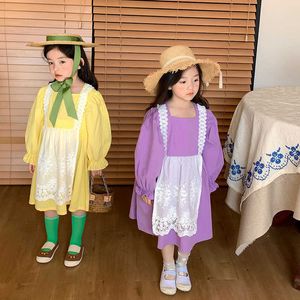 Printemps coton casual princesse robes mignon enfants filles col carré robe à manches longues et tablier en dentelle 210615