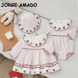 Spring Family matching zuster kleren lange mouwen dot cherry romper prinses baby jurk schattige outfits e9192 220426