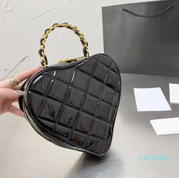 Estilo de corazón de primavera Bolsos para el día de San Valentín Totes con asa superior clásicos Charol acolchado Famoso Diseñador de lujo Embrague Cosmético Vanidad