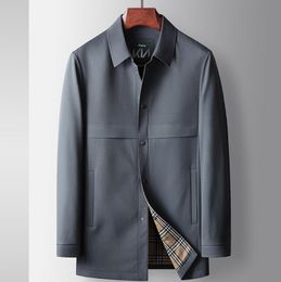 Cappotto trech versione di media lunghezza di lusso da uomo di alta qualità primaverile Designer Uomo marca Inghilterra Stile Risvolto commercio Tempo libero Trench super giacca ragazzo Giacca a vento