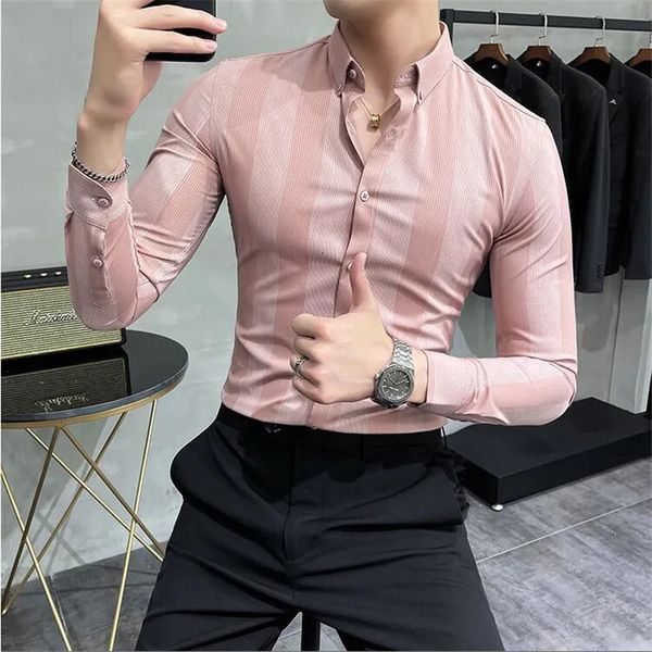 Spring Highen Stripe à manches longues à manches longues Men Coréen Slim Fit Business Dress Shirt Men Streetwear Social Party Shirt M-4XL 240327