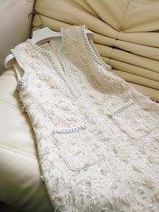 Spring Ivory Solid Color Panel schulden Beading Tweed Jurk Mouwloze V-Neck Korte Casual Jurken A4M251030