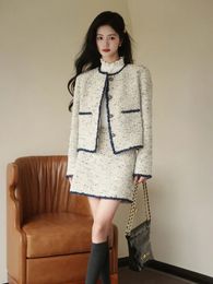 Primavera coreano Tweed de alto grado Conjunto de dos piezas Diseñador de lujo Chaqueta de manga larga Una línea Mini falda Trajes Traje vintage Estilo 240103