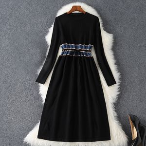 Lente lange mouw ronde nek zwarte jurk gestreepte gebreide riem gelijkspel middenkalf jurk elegante casual jurken 21S138B446