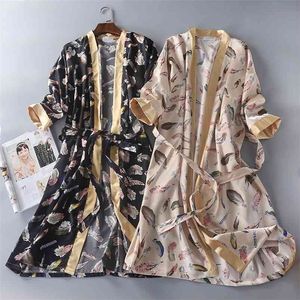 Printemps hommes et femmes peignoir trois quarts robe de soie vêtements de maison satin imprimé kimono robes longues vêtements de nuit robe de chambre 210901