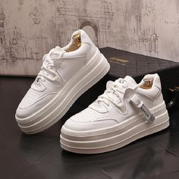 Zapatos de primavera para hombre, zapatos deportivos de ocio para hombre, zapatillas simples de realce interior, zapatos cómodos para jóvenes con elevador para hombre D2A33