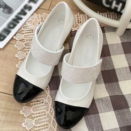 Spring New Bow Mary Jane Feme Women Designer Luxury Personnalisé Personnalisés High End Sheelskin Formal Shoes Classic Cow Cow Sole High Talons