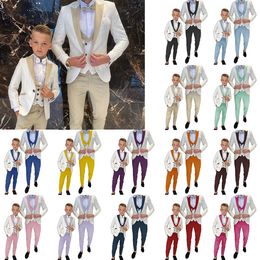 Primavera Nuevo patrón floral Trajes para niños Cena Tuxedos Niños pequeños para fiesta de bodas Cumpleaños de graduación de 3 piezas Chaqueta chaleco